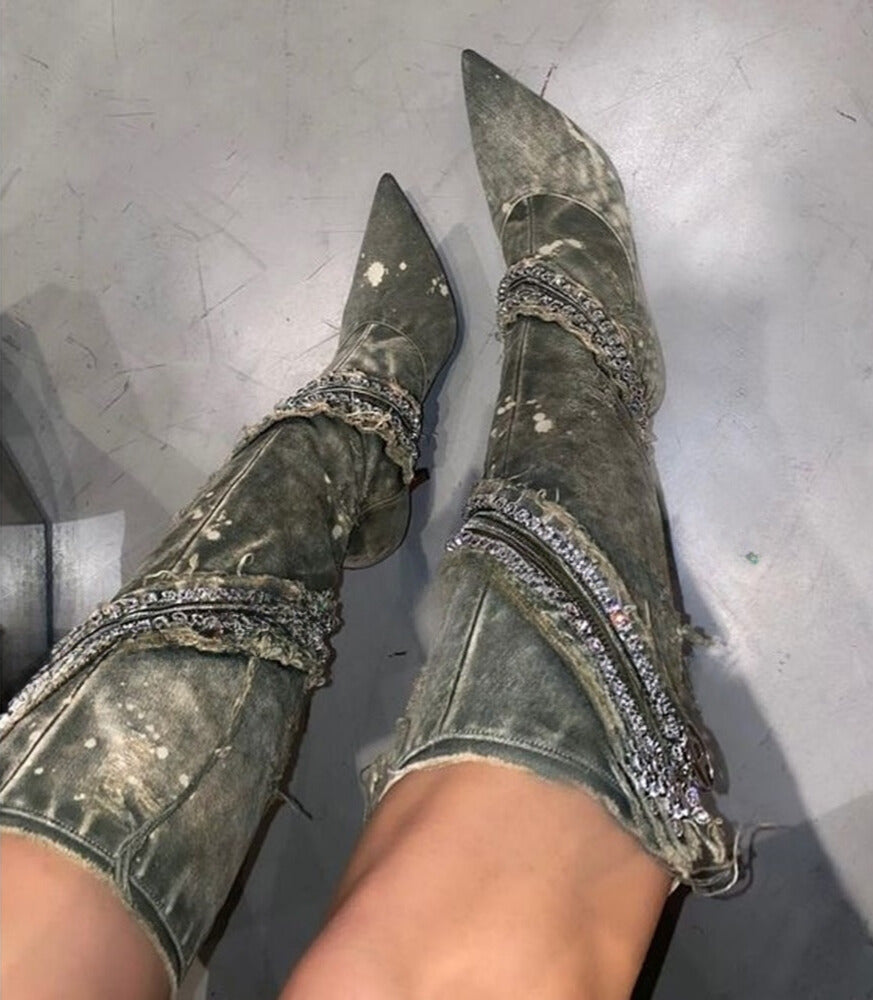 Botas altas hasta la rodilla de mezclilla deslavada con zipper (cierre) y diamantes