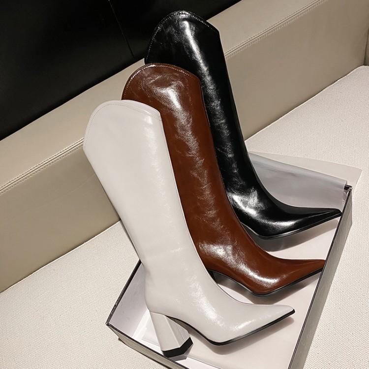 Botas altas clásicas hasta la rodilla con tacon medio y punta en v color negro, cafe y blanco