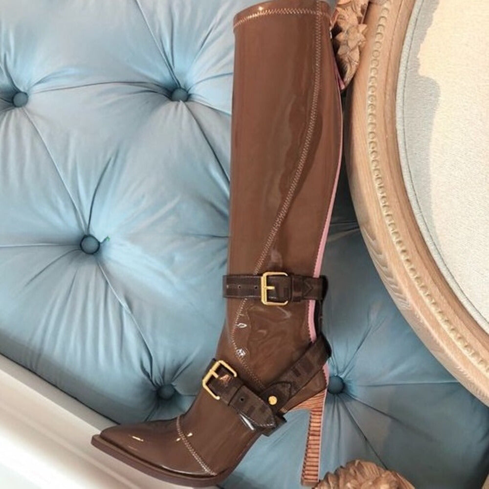 Botas latas hasta a rodilla de charol beige/cafe con punta en v